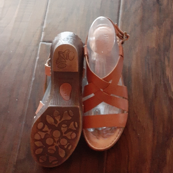 Excellent Condition Sandals - Picture 3 of 14